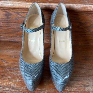 Christian louboutin heels size 37.5 or US 7.5.